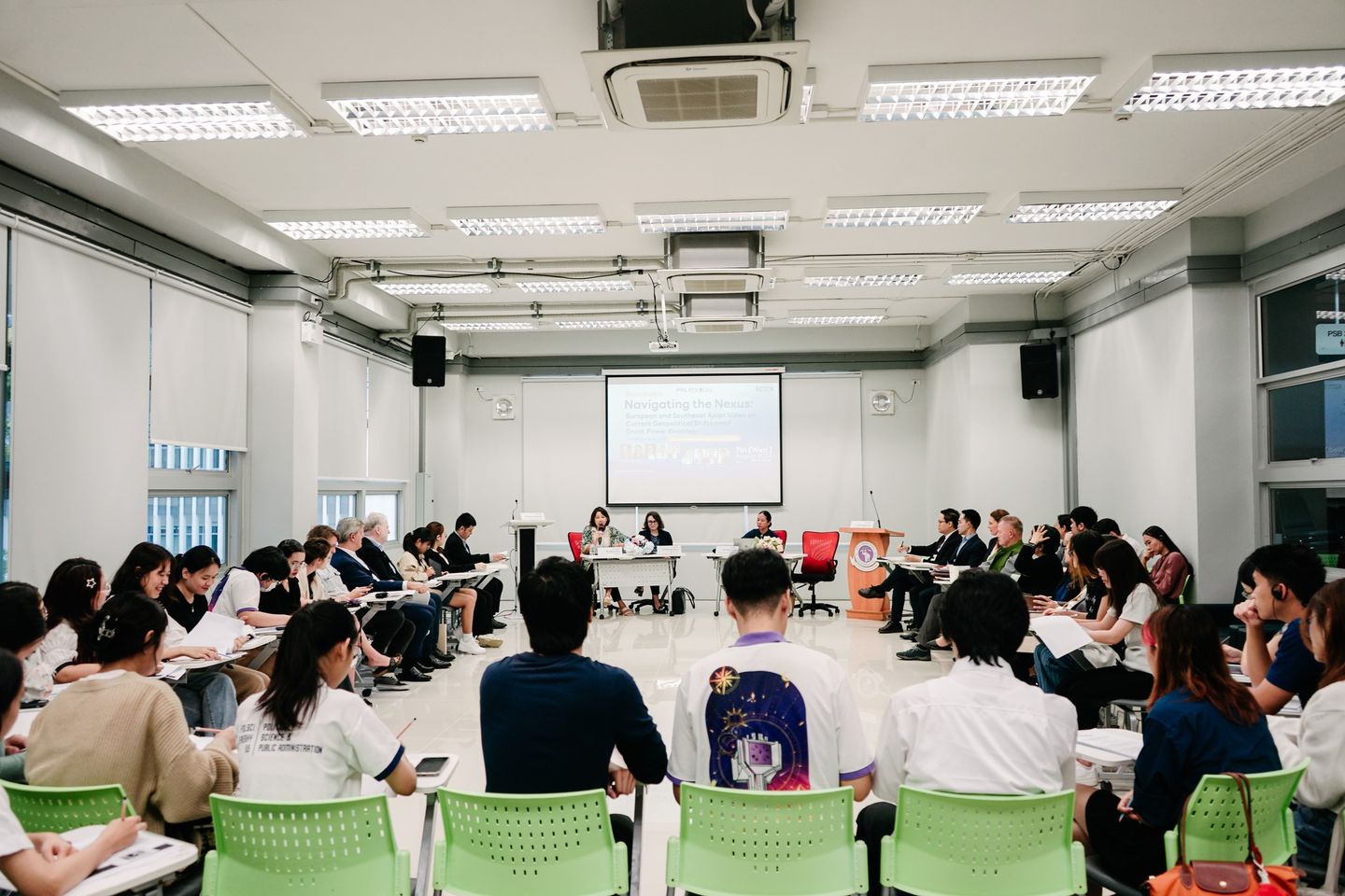 คณะรัฐศาสตร์และรัฐประศาสนศาสตร์ ร่วมกับ มูลนิธิคอนราด อเดนาวร์ (Konrad Adenauer Foundation) จัดกิจกรรมเวทีเสวนาโต๊ะกลมในหัวข้อ Navigating the Nexus: European and SEA Views on Current Geopolitical Shifts amid Great Power Rivalries