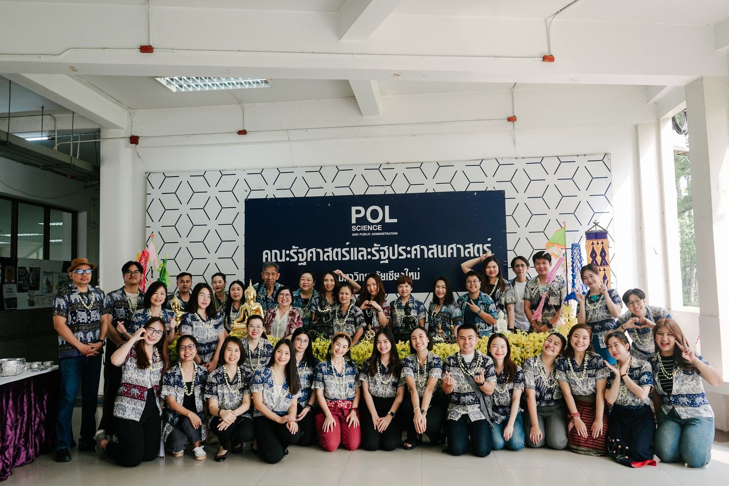 คณะรัฐศาสตร์และรัฐประศาสนศาสตร์ มหาวิทยาลัยเชียงใหม่ จัดกิจกรรมสรงนํ้าพระพุทธรูปประจํา คณะรัฐศาสตร์และรัฐประศาสนศาสตร์ ประจําปี 2567